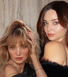 https://www.tlife.gr/omorfia/miranda-kerr-metamorfonetai-apo-melaxrini-se-ksanthia-kai-entyposiazei-me-to-neo-tis-look/1723037/