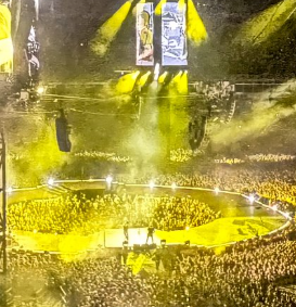 https://www.tlife.gr/eidhseis-nea/synaylia-metallica-oi-afikseis-sto-oaka-gia-tin-megali-vradia-fotografies/1737710/