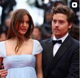 https://www.tlife.gr/omorfia/barbara-palvin-anakoinose-tin-egkymosyni-tis-me-to-pio-aitherio-beauty-look/1739448/