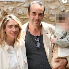 https://www.tlife.gr/eidhseis-nea/panos-mouzourakis-marilou-kozari-vaftisan-ton-gio-tous-me-nona-tin-elena-paparizou-apokleistikes-fotografies/1737616/