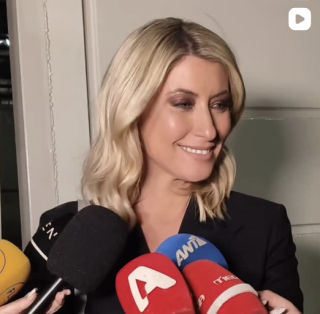 https://www.tlife.gr/eidhseis-nea/sia-kosioni-i-ekpliksi-apo-ton-kosta-mpakogianni-kai-ton-gio-tous-oi-agkalies-kai-i-syggnomi-stous-dimosiografous/1737527/